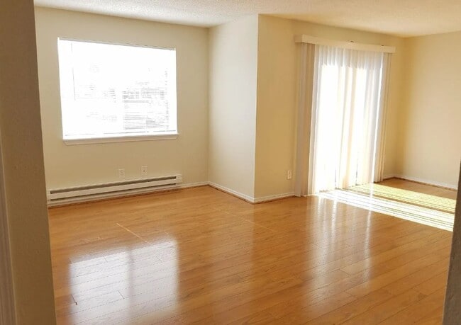 Building Photo - 10725 Myers Way S Unit D