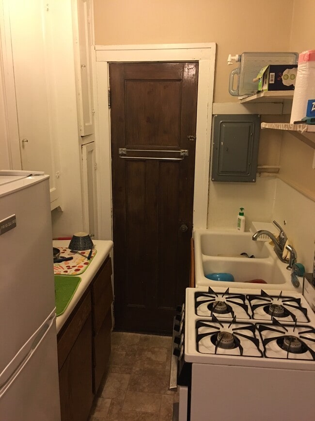 Photo - 741 Melrose Ave Unit apt. # 9