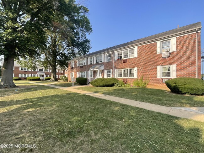 Building Photo - 52 Stonehurst Blvd Unit C Rental