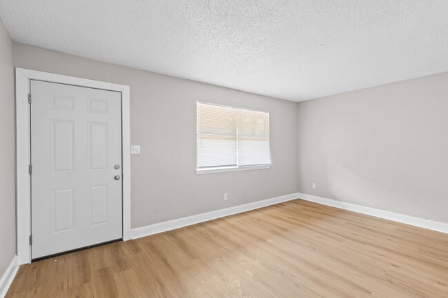 Photo - The Woodford