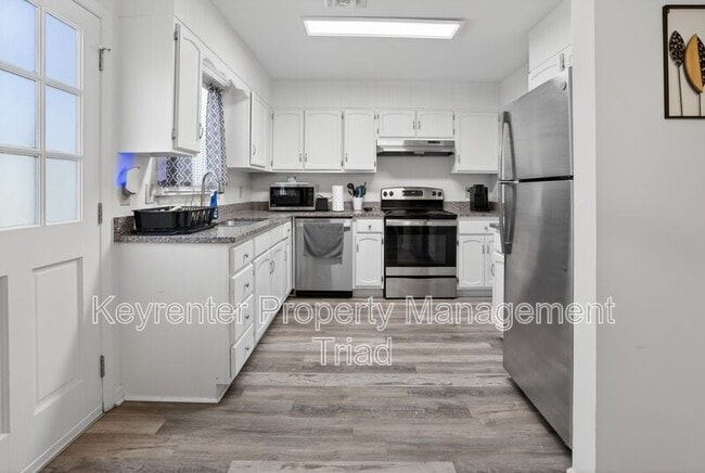 Photo - 115 S Mendenhall St