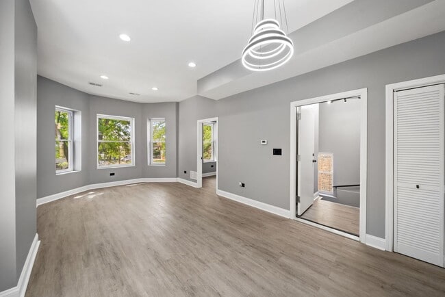 Building Photo - 4508 W Congress Pky Unit 2