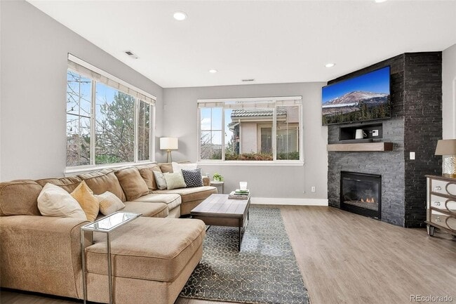 Photo - Renovated 2-bed 2.5 bath bright and open townhome located in the heart of Lone Tree!