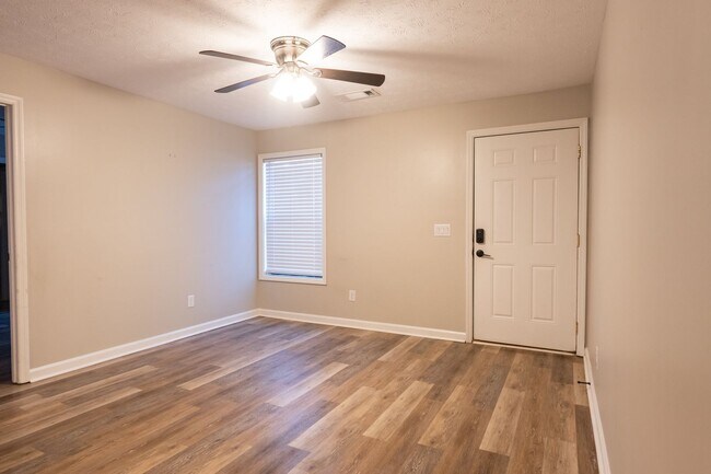 Photo - 449 N Donahue Dr