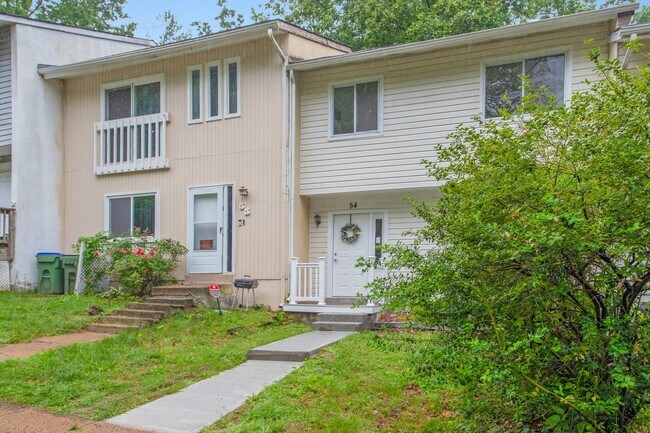 Renovated 4BR/3.5BA Townhome in Stafford –... - Renovated 4BR/3.5BA Townhome in Stafford –...