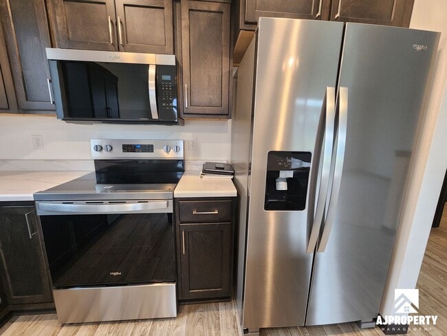 Photo - 300 S Willow Spring Dr