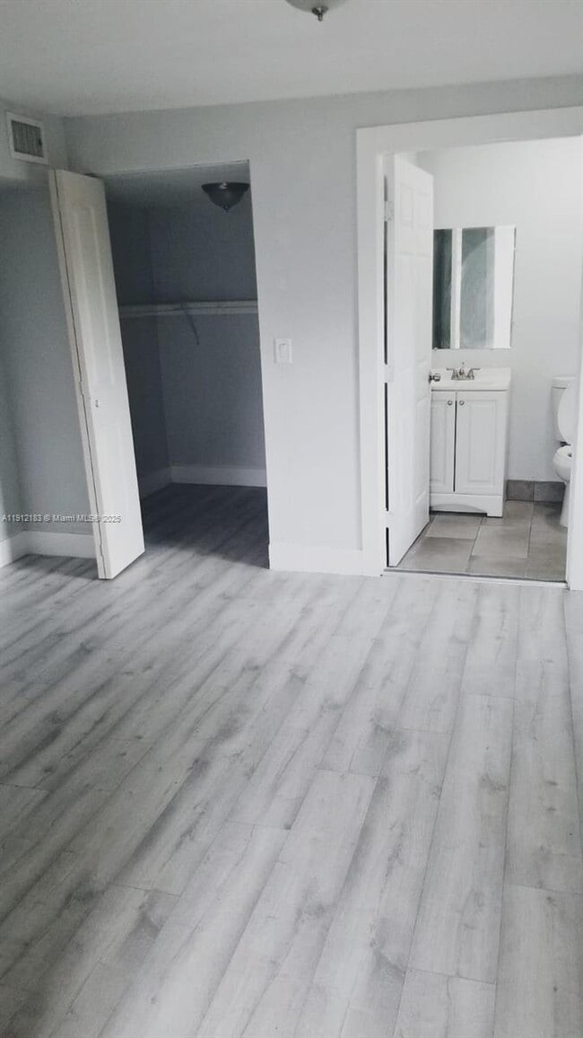 Photo - 1950 Rutland St