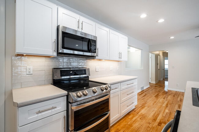 Photo - 6604 W Glenbrook Rd