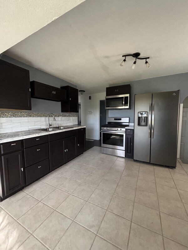 2921 S Madison Ave Unit 1