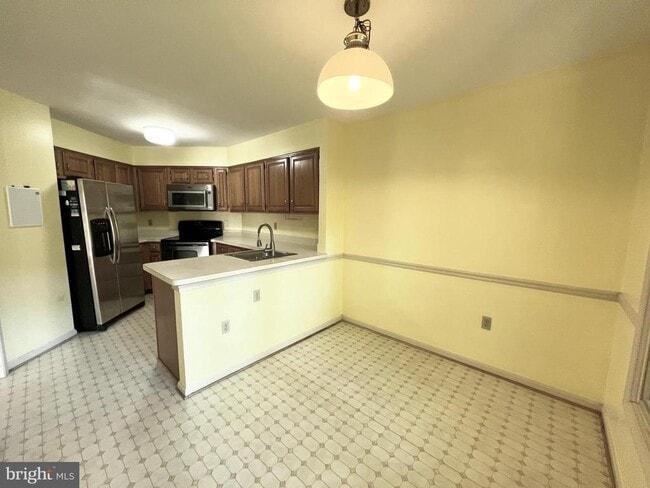 Photo - 2134 Kings Garden Way