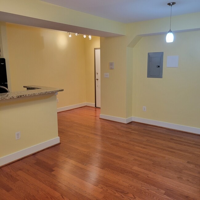Building Photo - 2656 15th St NW Unit C3