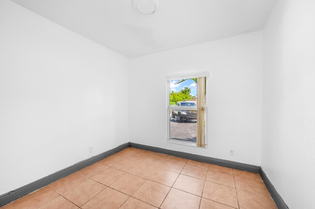 Photo - 124 SW 10th Ave