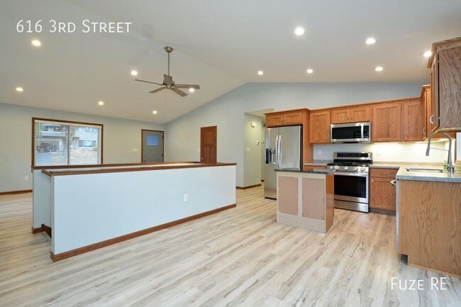 Photo - 616 N 3rd St