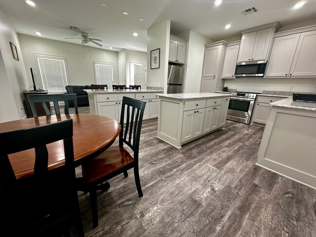 Photo - 2310 Timberlane Dr