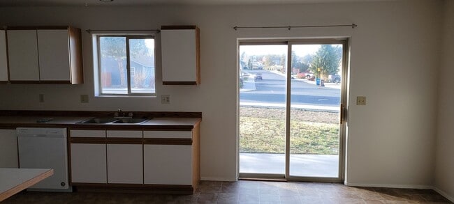 Photo - Great Duplex in SW Redmond