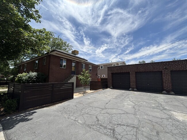680 Elizabeth St