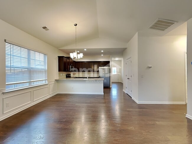 Photo - 553 Friar Park Ln