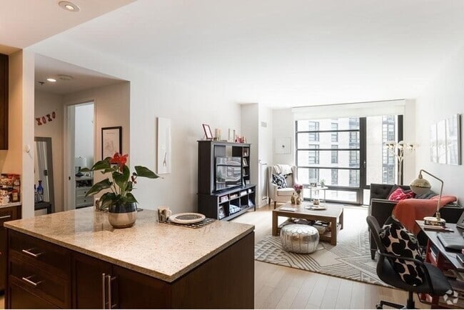Building Photo - 580 Washington St Unit 5D Rental