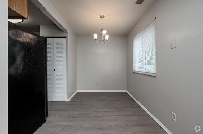 2BR, 1BA - 849SF - Dining Room