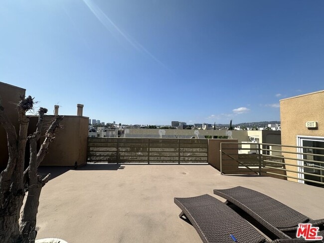 Photo - 8614 Burton Wy Unit 205