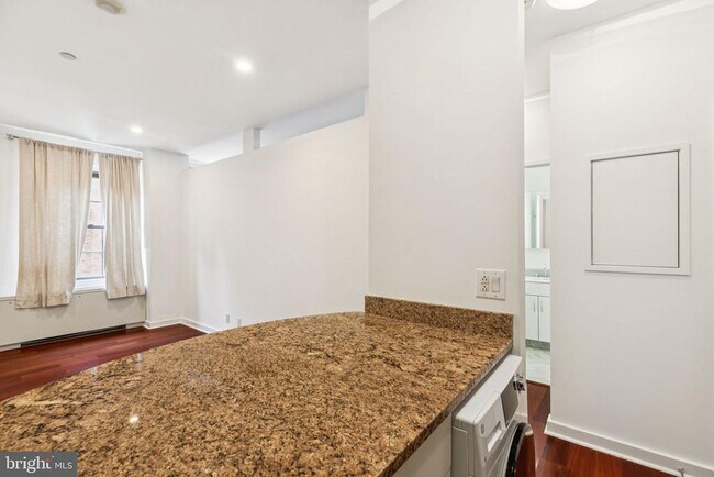 Photo - 219 S 18th St Unit 1523