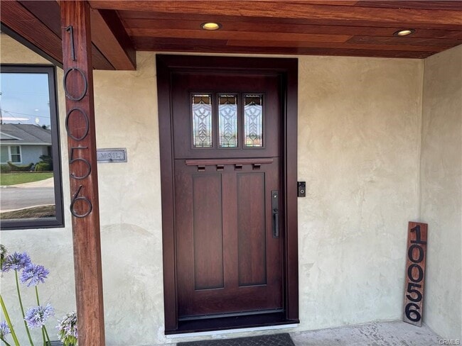 Photo - 10056 Van Ruiten St