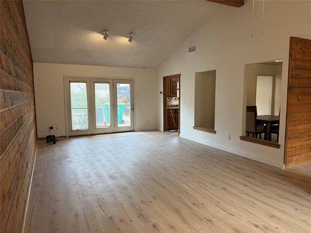 Building Photo - 1527 Sharon Dr