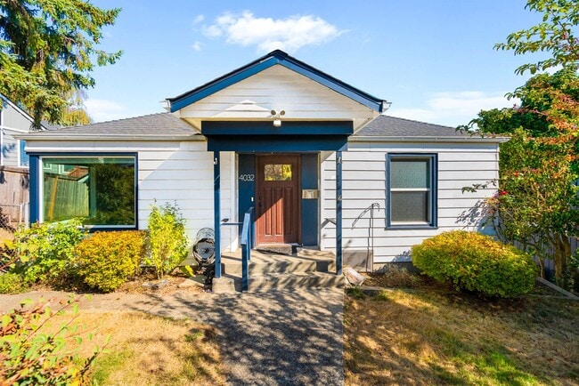 Building Photo - 4032 37th Ave SW Rental