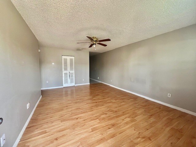 Photo - 113 Lake Villa Way