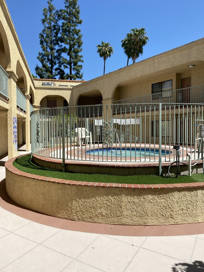 Jacuzzi - 430 South Niagara Street