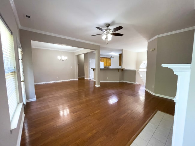 Photo - 107 Barrington Ct