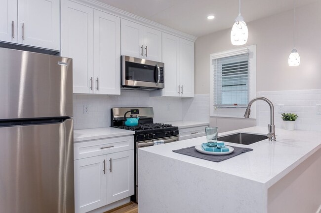 156 S Oakland Ave Unit 156