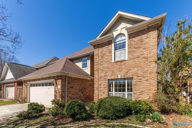 Photo - 102 Canterbury Cir