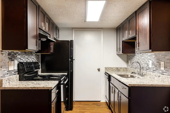 1901 Lakeview Cir Unit Parc Lake / Bay Shore Village - 1 Bedroom
