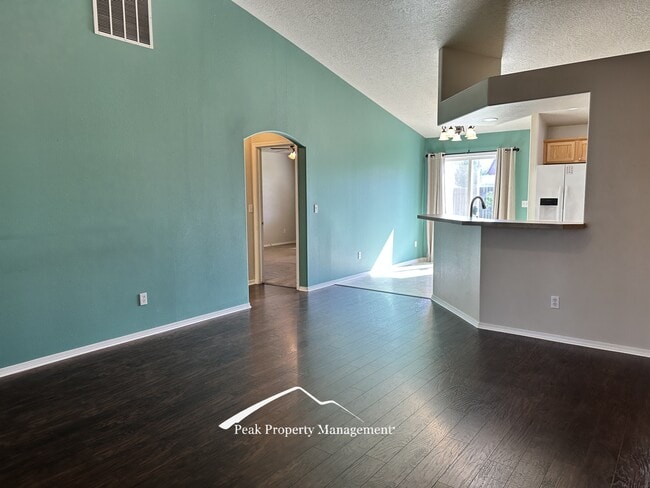 Photo - 605 W Mulberry Loop