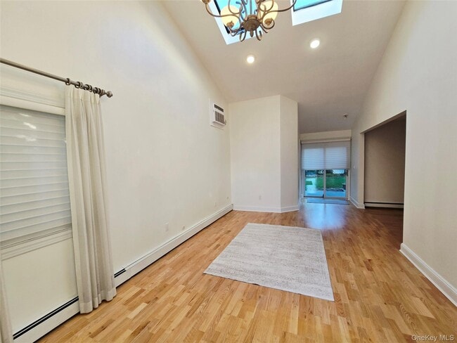 Photo - 104 Choir Ln