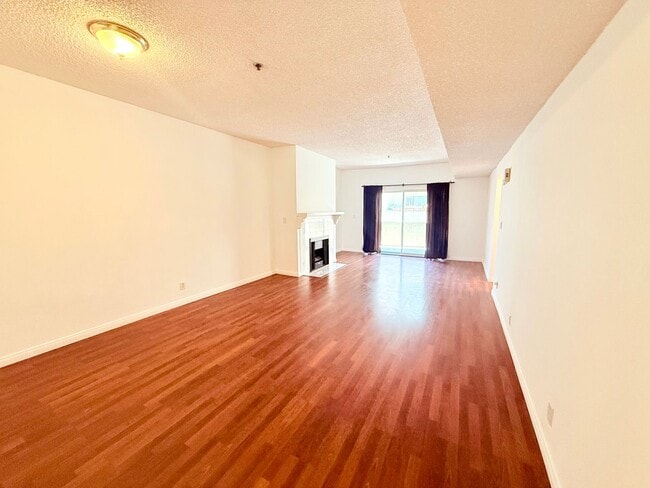 Photo - One Bedroom Condo in Montrose/Glendale