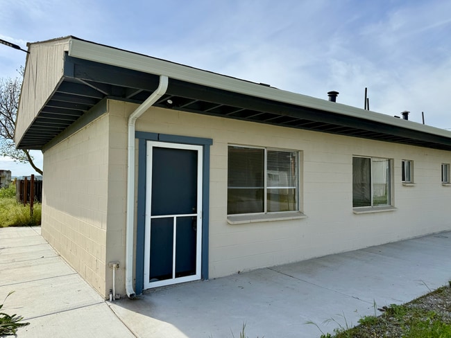 Building Photo - 7664 Lake Rd Unit 1