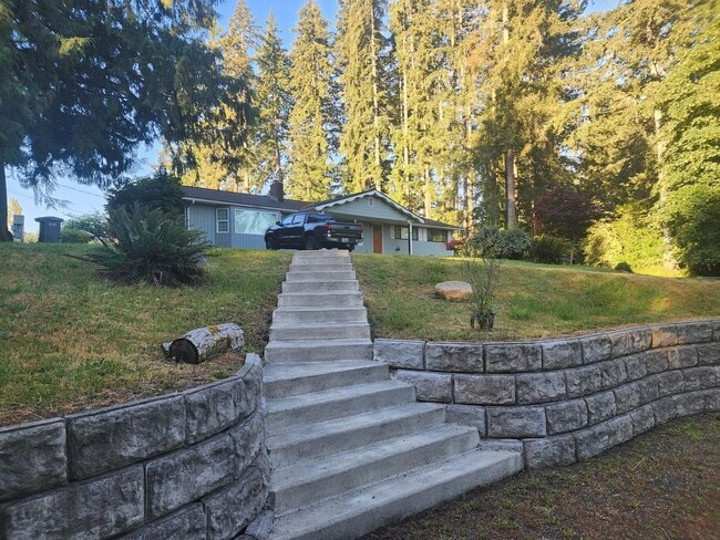 Photo - 3 BEDROOM HOME SOUTH SIDE OF SHELTON!