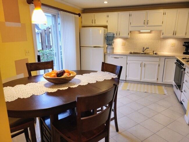 Photo - 16 Pinecrest Vlg