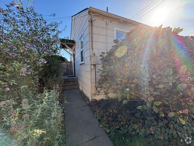 Building Photo - 1226ltur Unit 1226 Rental