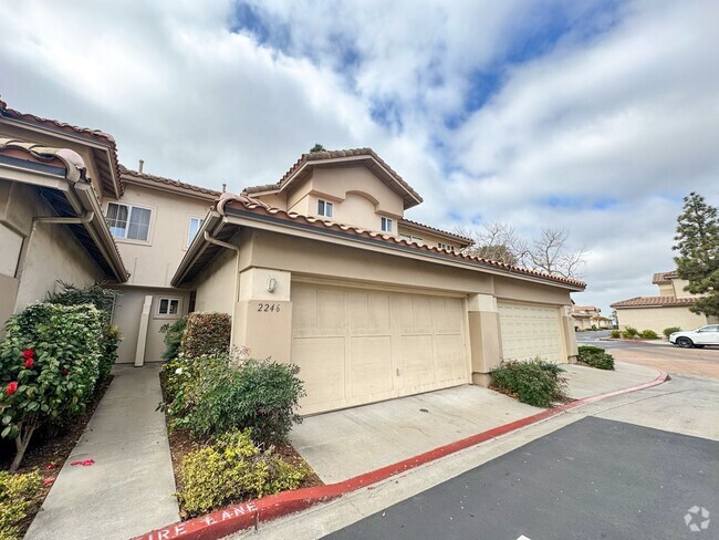 Building Photo - 2 Bedroom, 2.5 Bath Two-Story Townhome in ...