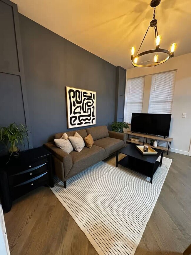 Photo - 841 N Mozart St