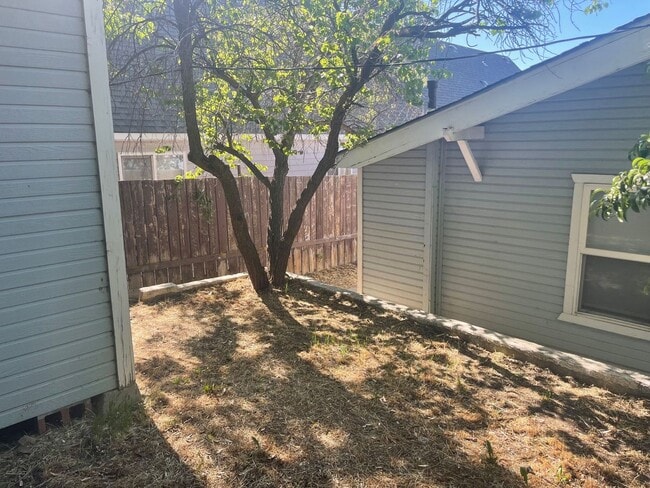 Photo - 313 E Lowell St