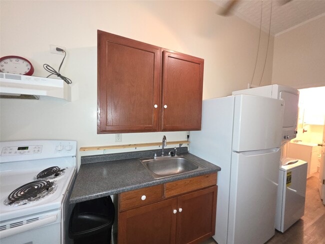 Photo - 601 W Washington Ave