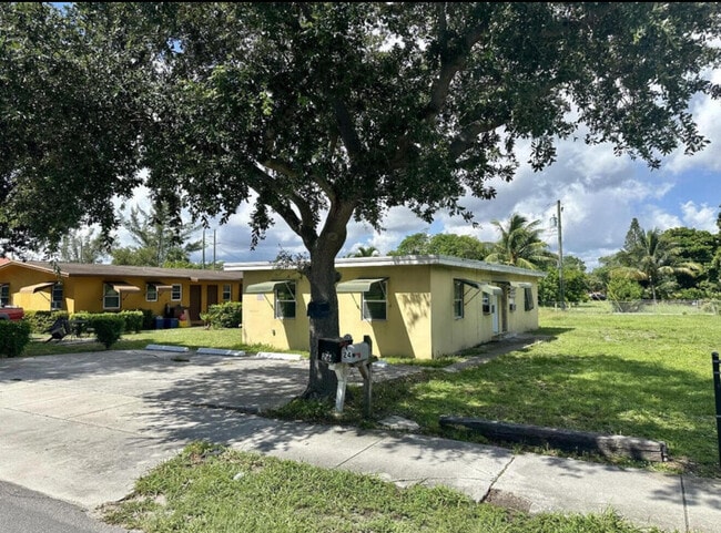 Photo - 24 SW 10th Ave