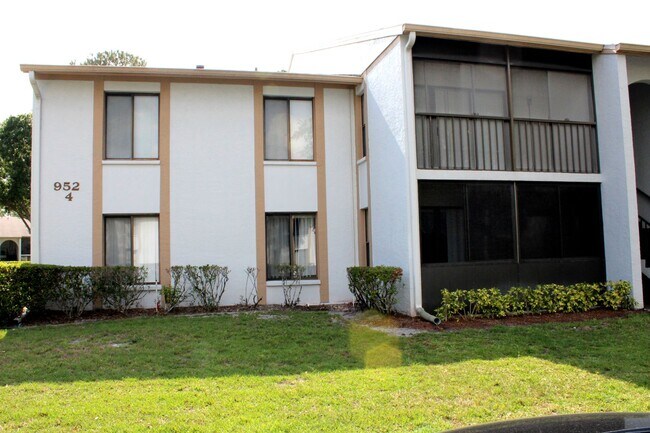 Photo - 952 Courtyard Ln