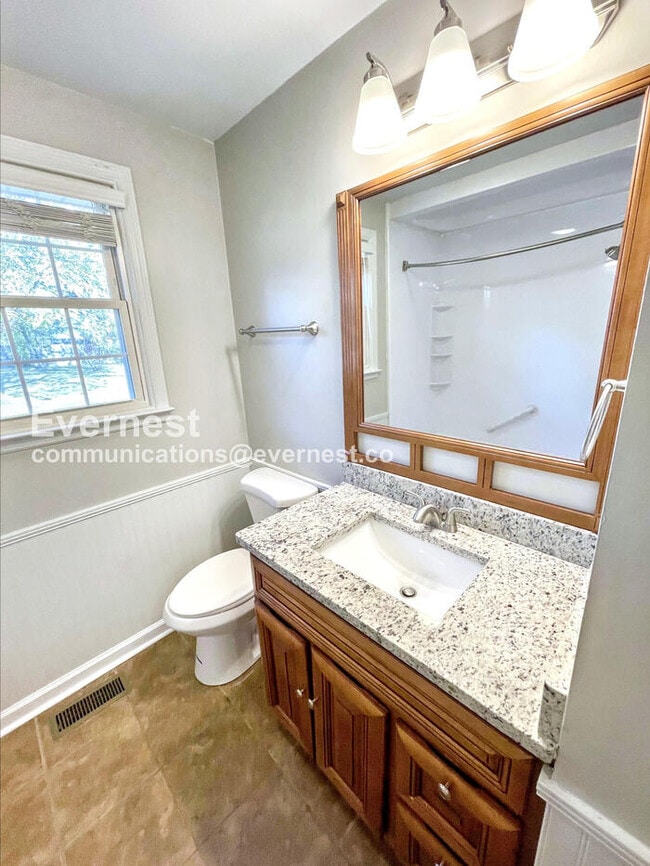 Photo - 206 E Hillcrest Dr