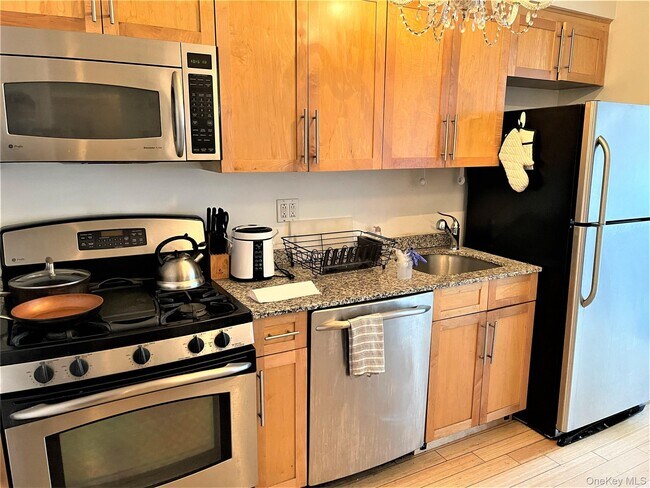 Photo - 516 W 47th St Unit S6J