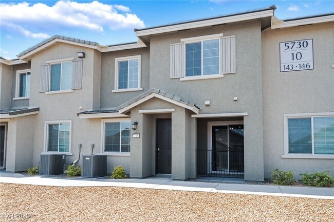 Building Photo - 5730 Sky Pointe Dr Rental